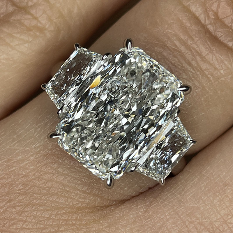 the-art-of-angles-exploring-the-enduring-appeal-of-trapezoid-cut-diamonds
