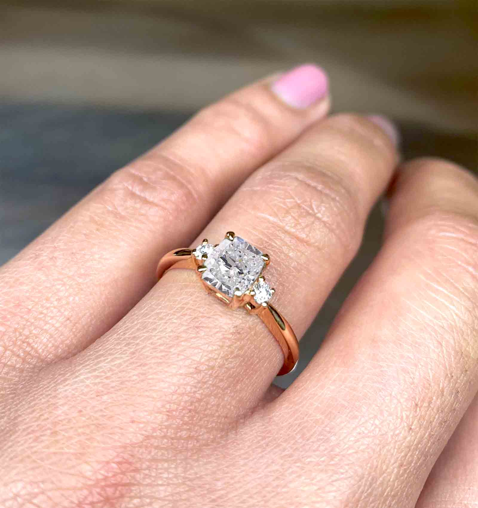 the-zenith-of-modern-luxury-unveiling-the-2-5-carat-lab-grown-diamond-ring